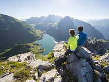 SO_Bergsteigen_mit_Blick_auf_den_Spullersee_(c)_Al