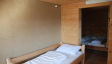 Hut, separate toilet and shower/bathtub, 4 or more bed rooms