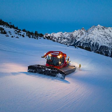 bergbahnenbrandertal-winter-pistenbully